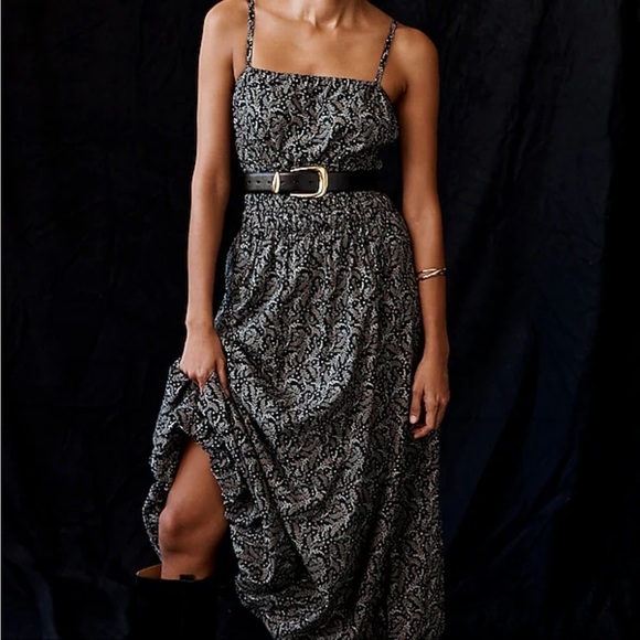 Madewell  Sleeveless Bubble-Hem Midi Dress in Floral - Picture 4 of 7